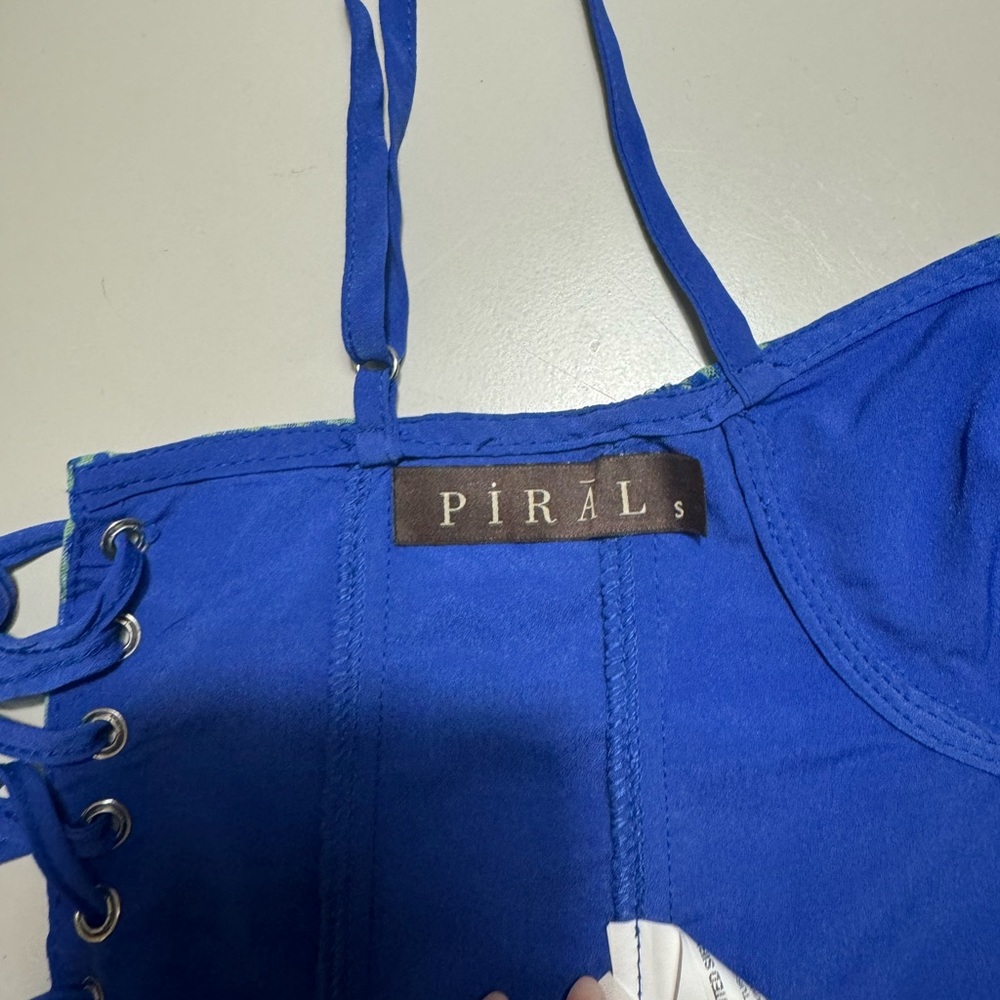 Blue top - Picture 6 of 7